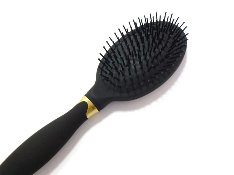 Plastový kartáč na prodlužování vlasů