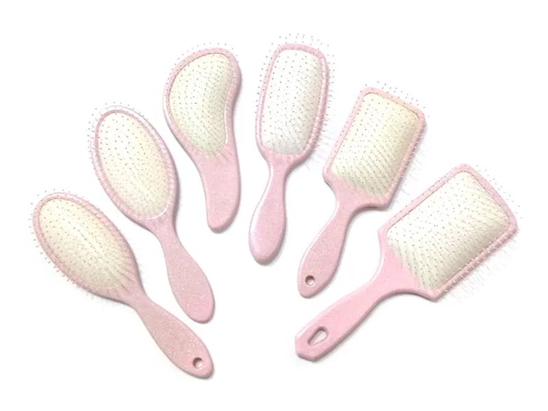 Růžový plastový ozdobný kartáč na vlasy paddle