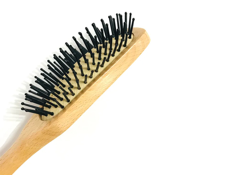 Pánský dřevěný kartáč na vlasy Detangle Cushion