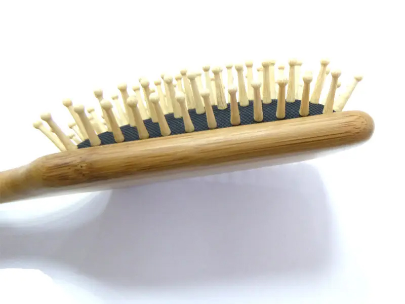 Bambusový kartáč na rozčesávání vlasů